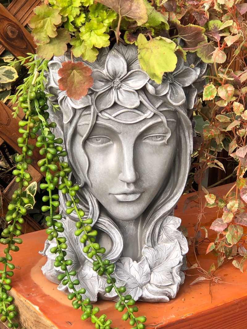 Nordic Venus Statue - Elegant Succulent Holder