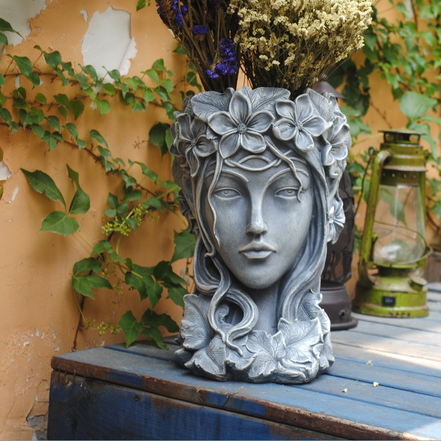 Nordic Venus Statue - Elegant Succulent Holder
