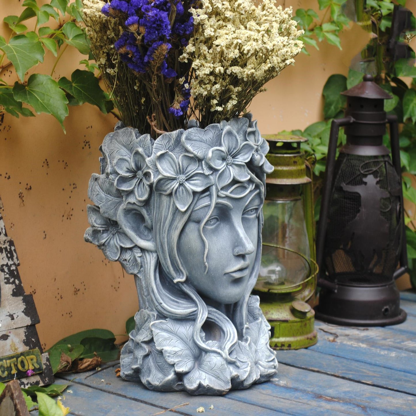 Nordic Venus Statue - Elegant Succulent Holder