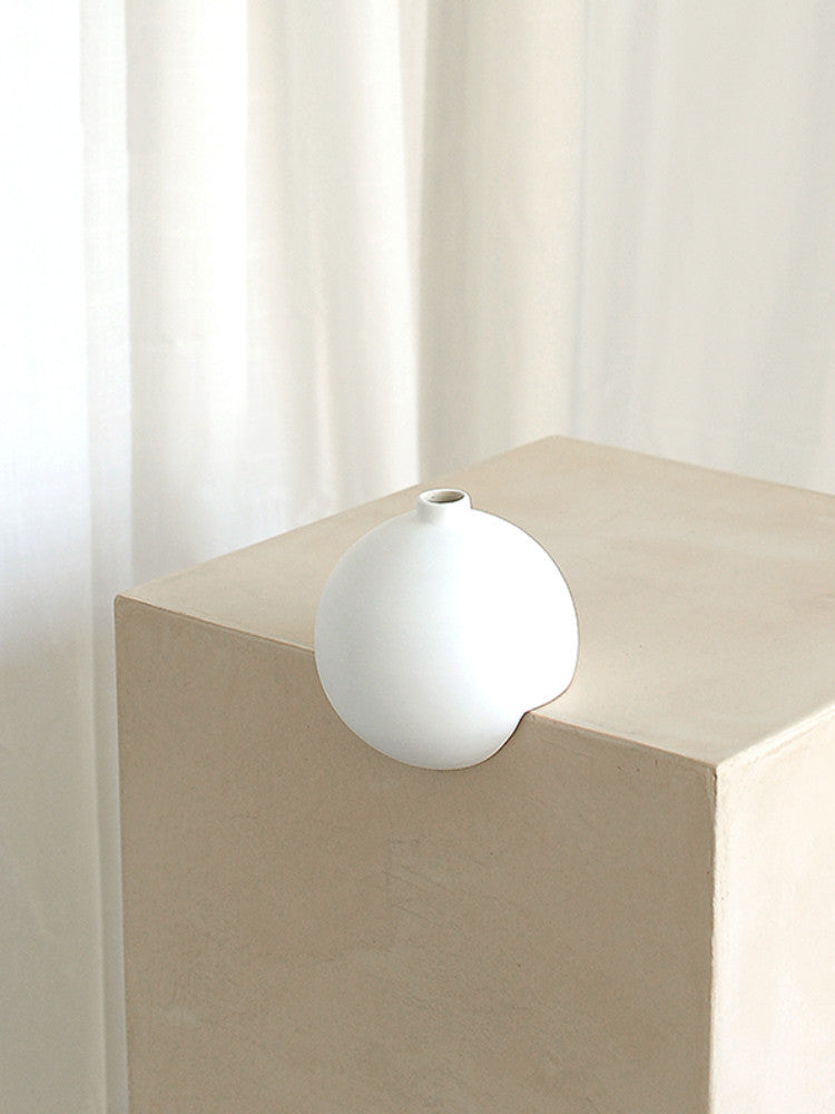 Elegant Ceramic Vase - Perfect for Modern Home Décor