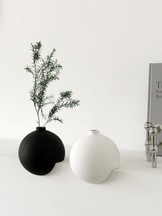 Elegant Ceramic Vase - Perfect for Modern Home Décor
