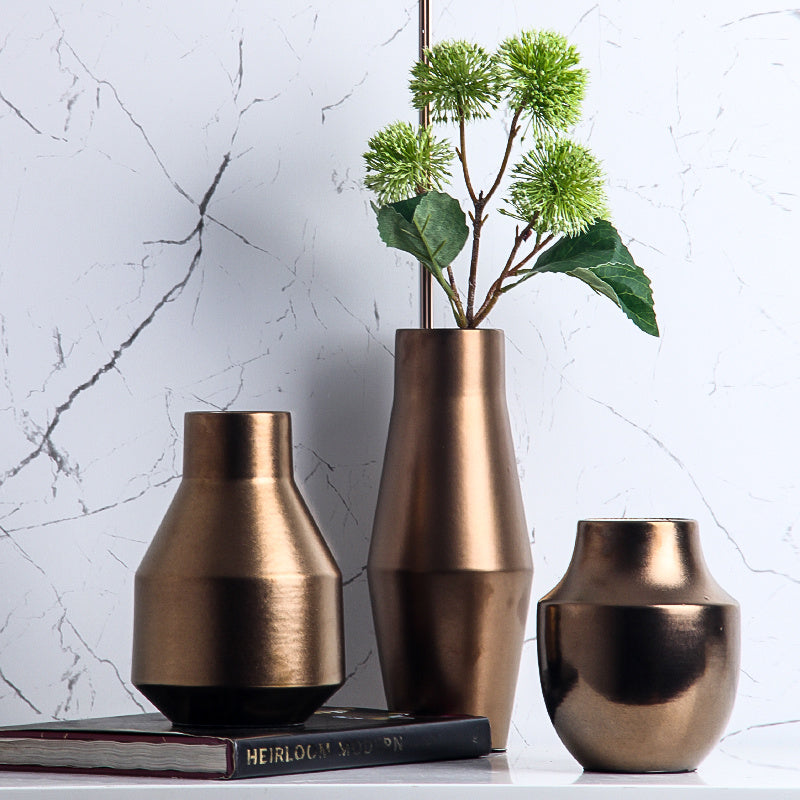 Elegant Golden Ceramic Vase - Modern Floral Decor