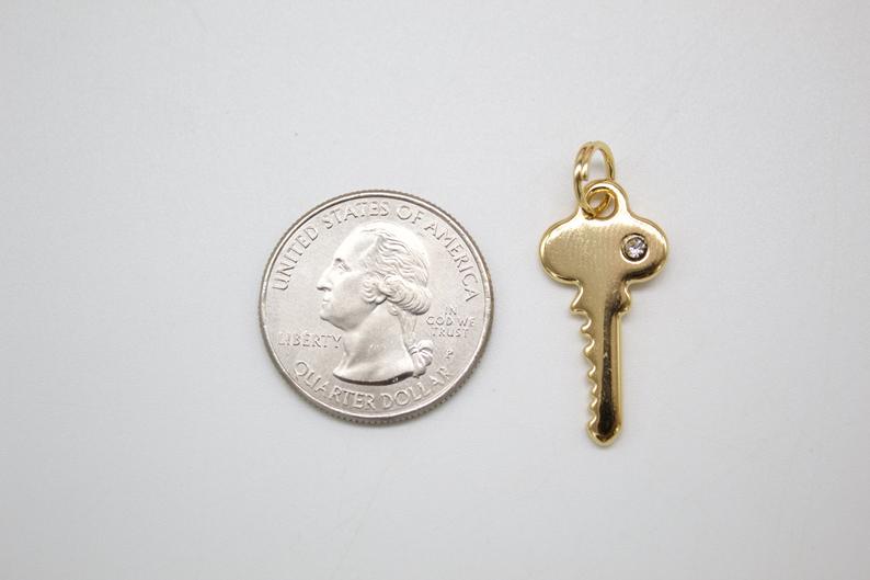 18K Gold Filled Heart With Key Outline Pendant Charm (A270)