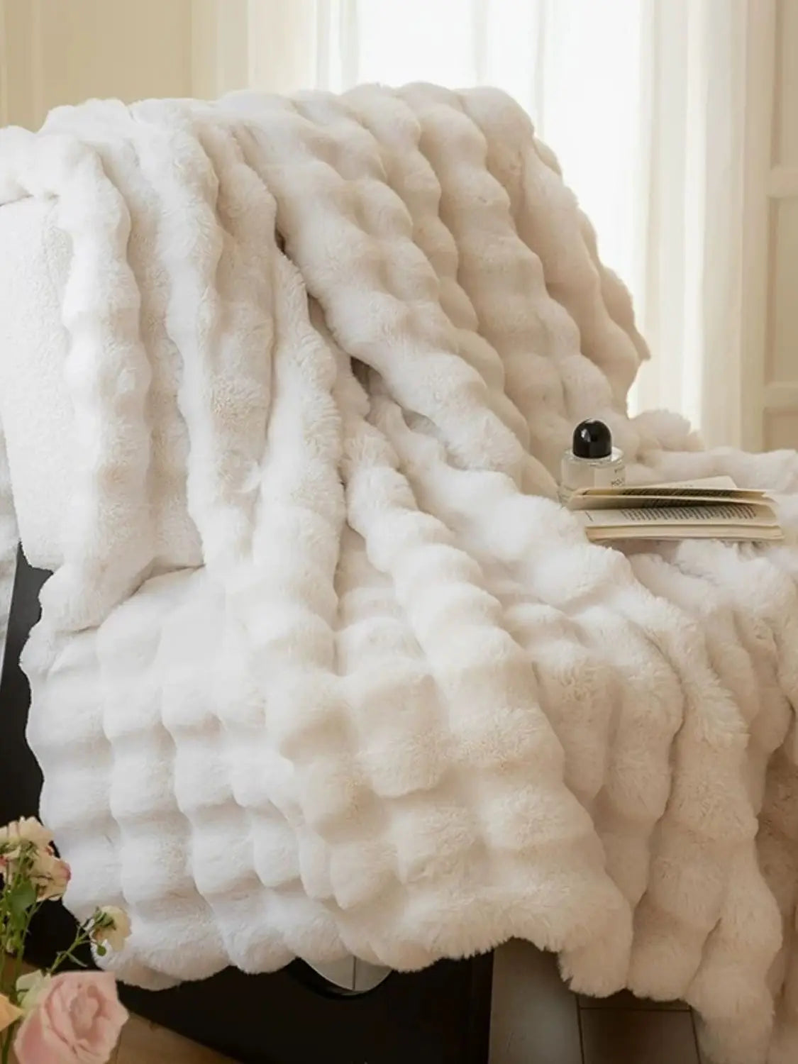 Cozy Faux Rabbit Fleece Blanket - Soft & Warm Comfort