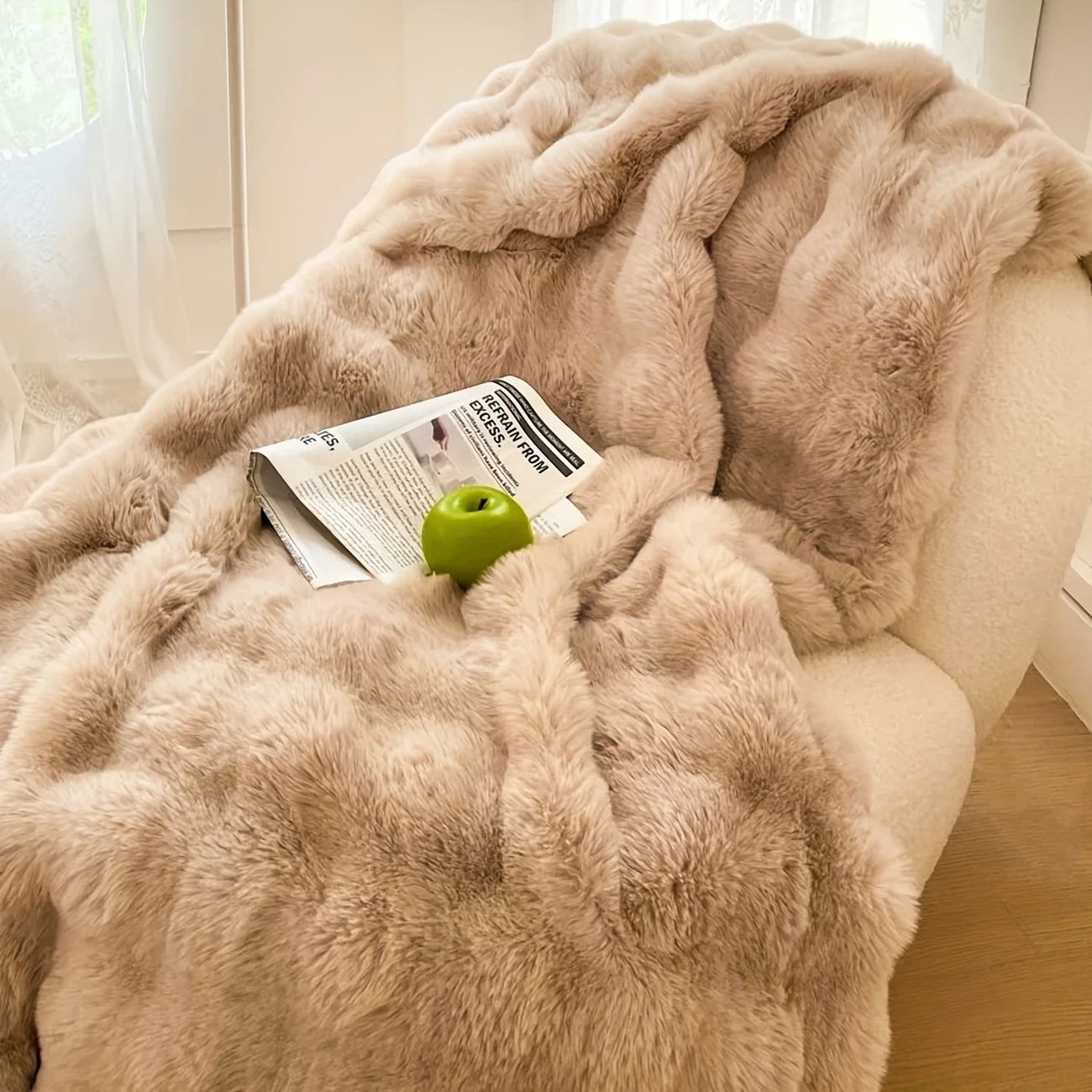 Cozy Faux Rabbit Fleece Blanket - Soft & Warm Comfort