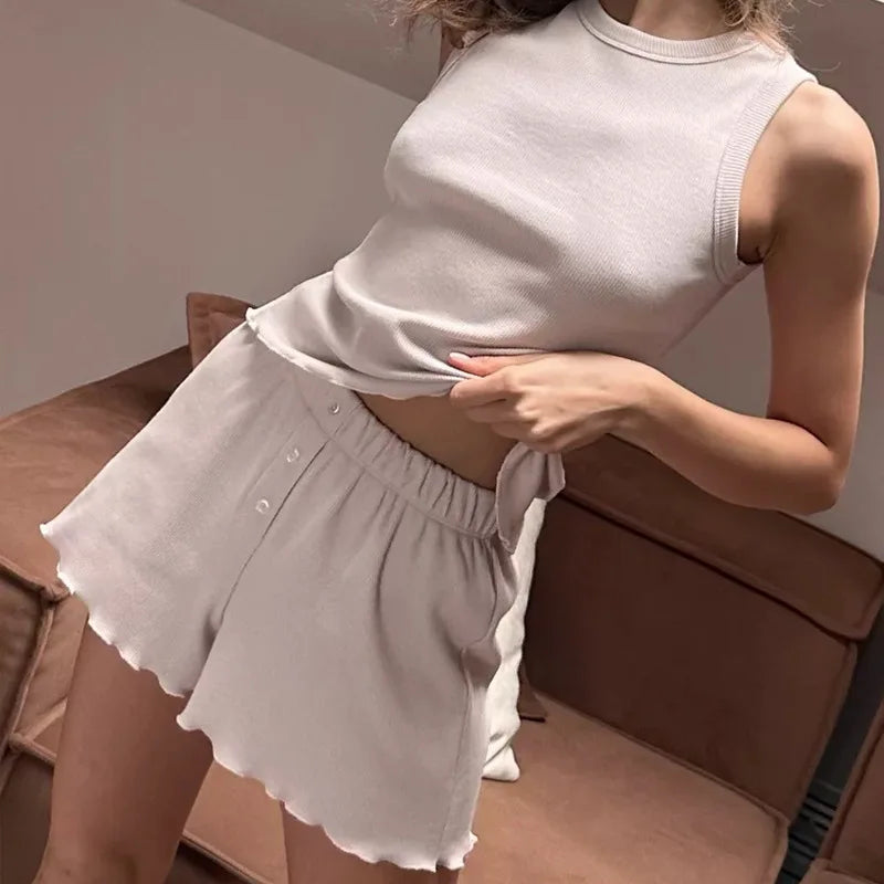 Comfortable Lounge Set - Perfect for Relaxing at Home